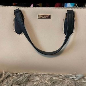 Black & Cream Kate Spade Purse. only used twice. It’s a beautiful bag.